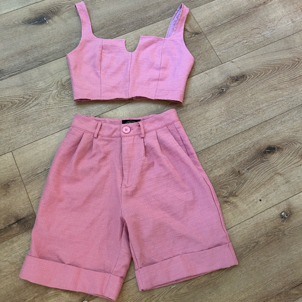 Super cute two piece linen outfit. Sized small. High waisted, B